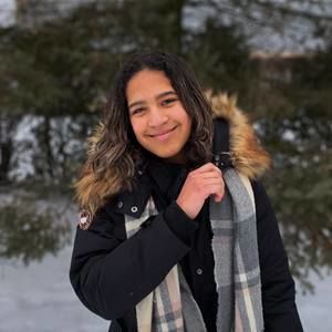 Meet your Posher, Claudia